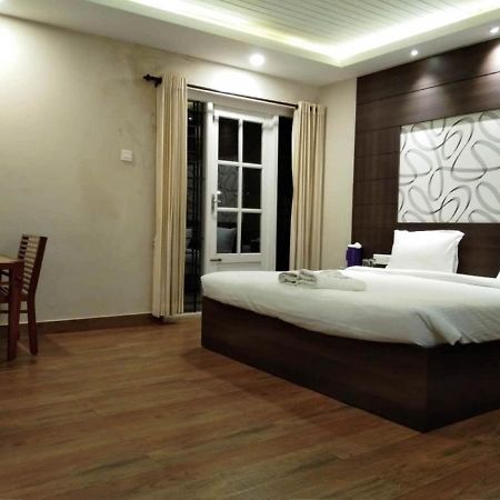 Dew Drop Inn Udagamandalam Exterior foto